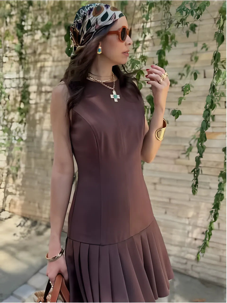 Vestido Feminino Curto com Decote Redondo e Barra Plissada - Luna