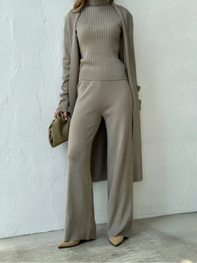 Conjunto Valentina - Blusa Canelada, Calça Pantalona e Cardigan Alongado
