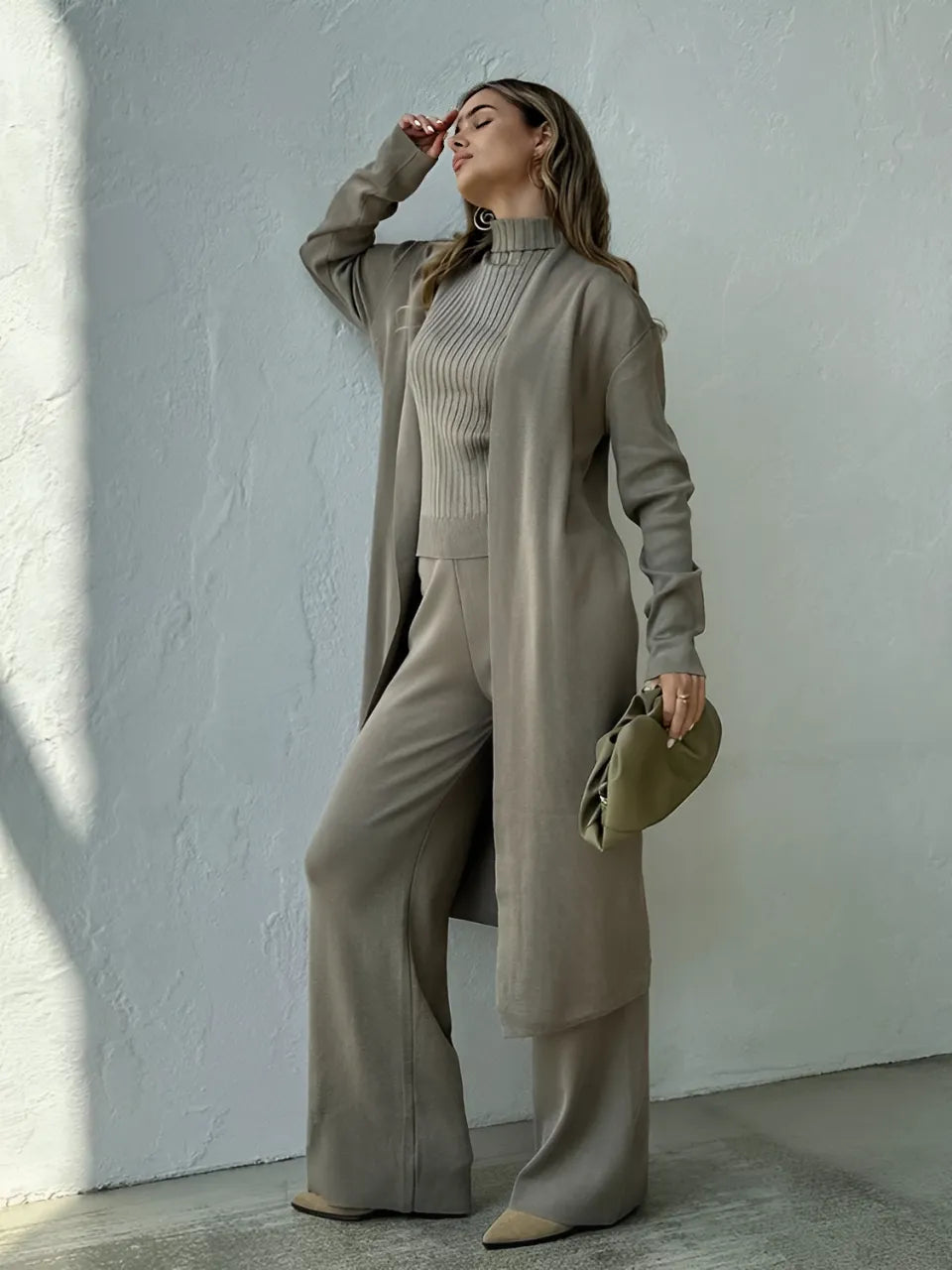 Conjunto Valentina - Blusa Canelada, Calça Pantalona e Cardigan Alongado