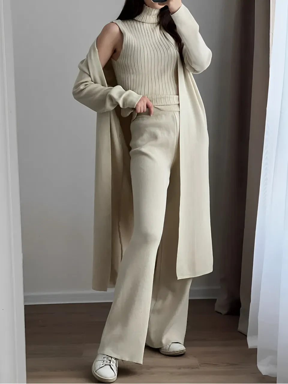 Conjunto Valentina - Blusa Canelada, Calça Pantalona e Cardigan Alongado