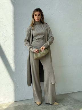 Conjunto Valentina - Blusa Canelada, Calça Pantalona e Cardigan Alongado