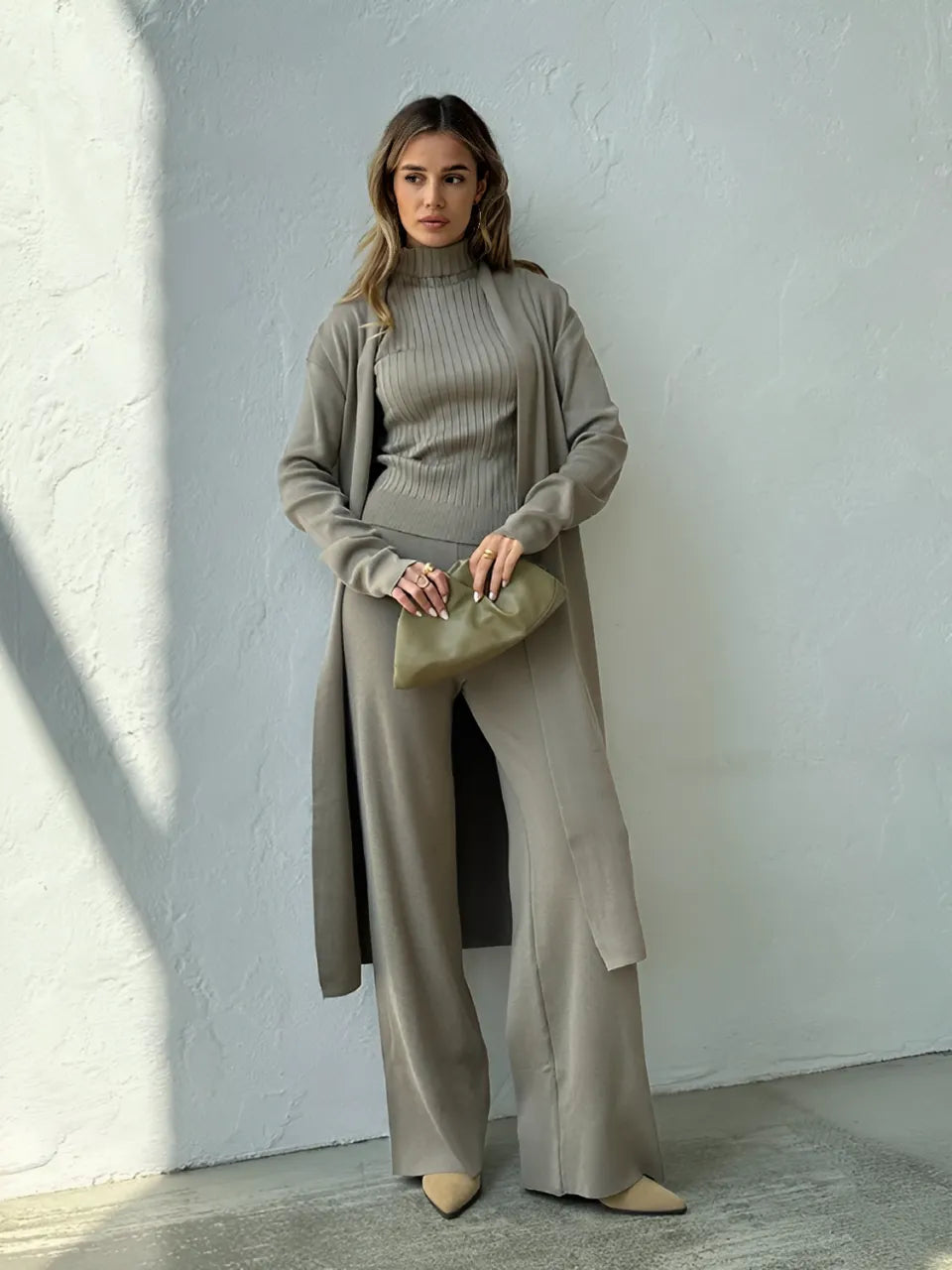 Conjunto Valentina - Blusa Canelada, Calça Pantalona e Cardigan Alongado